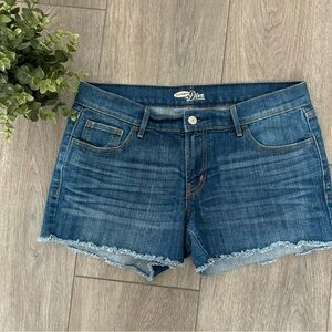 Old Navy The Diva Jean Shorts Size 8 Frayed Denim Stretch 4” Inseam